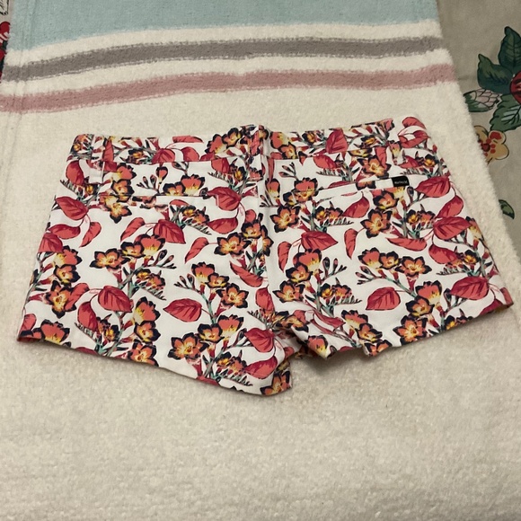 HurleyX Floral Shorts Size 9 - Picture 8 of 9
